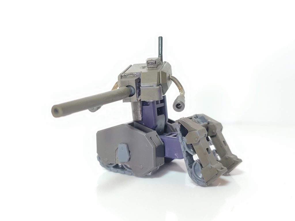 腰と砲身は可動します