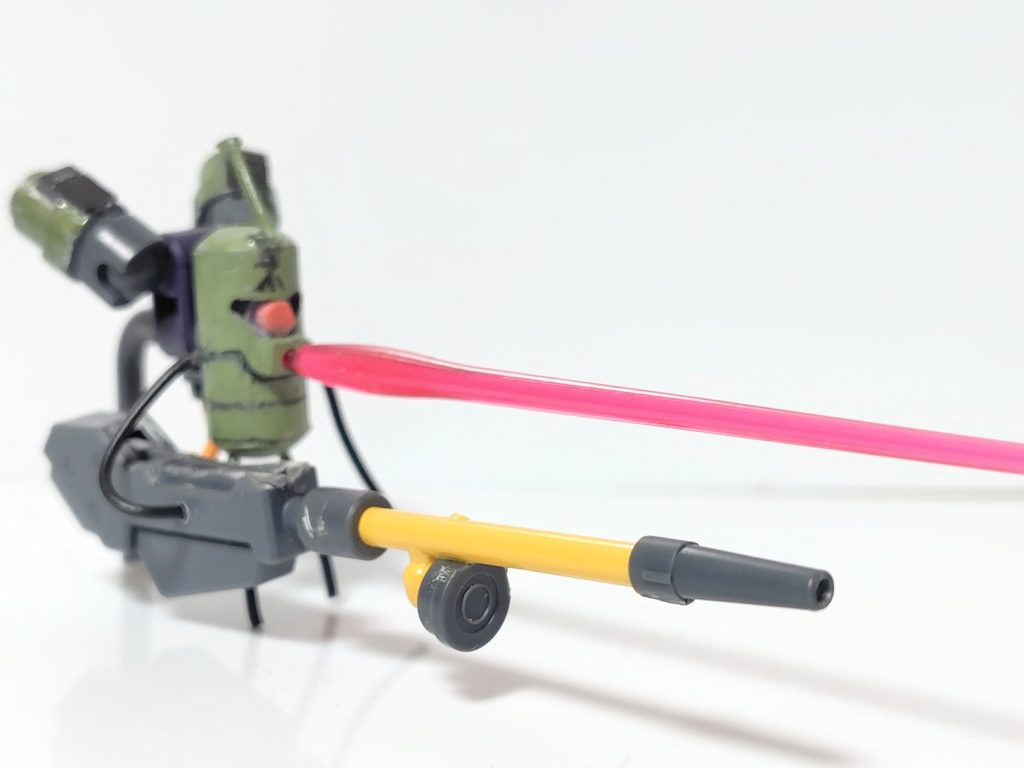 ではなく口からビームが出ます