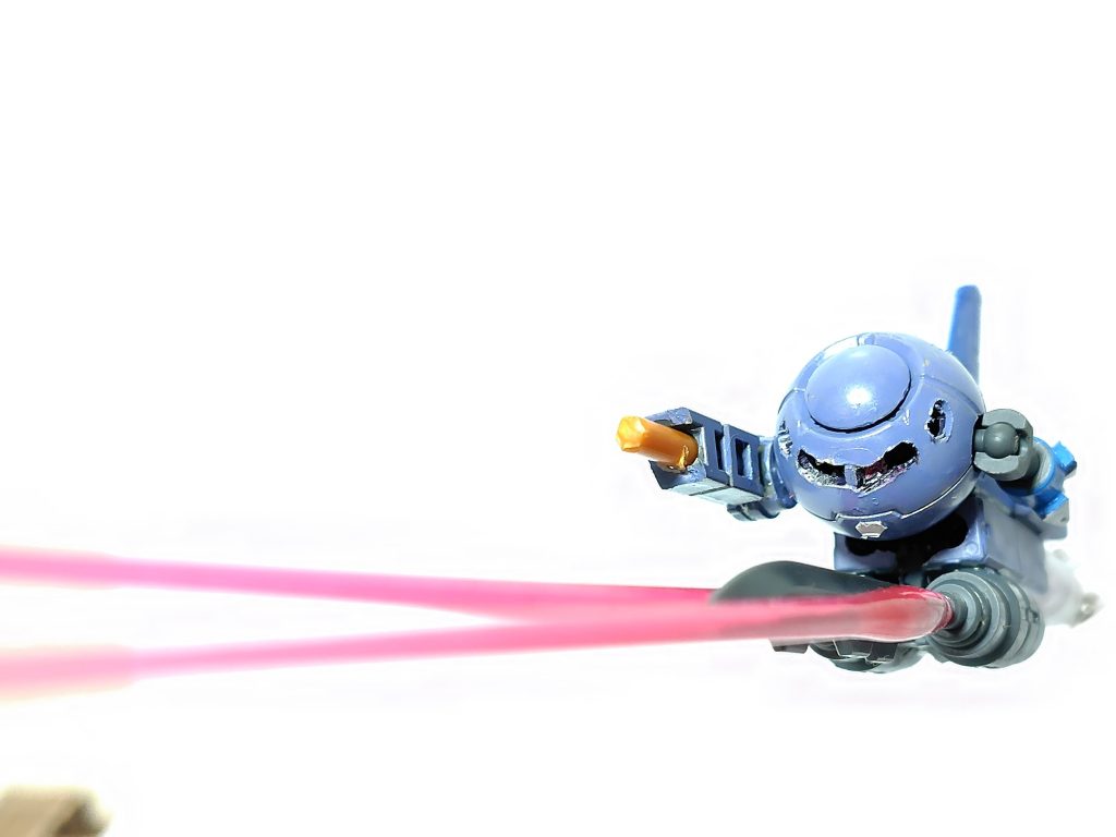 機体下部からビームが出ます