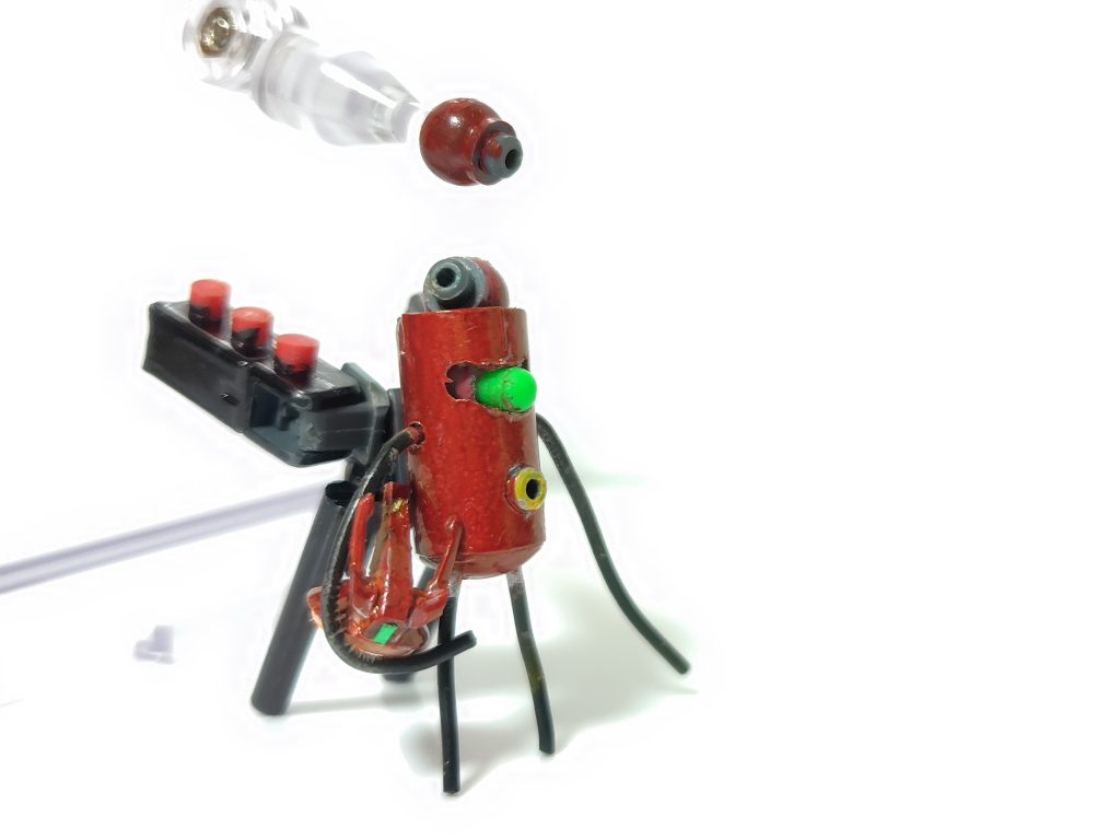 兜を外すと中からファンネルが出てきます