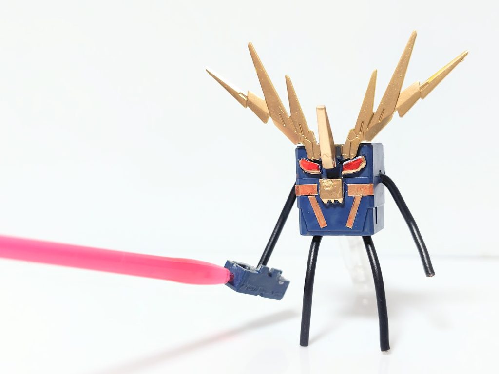 トサカマグナムは手に持たせてビームが出ます