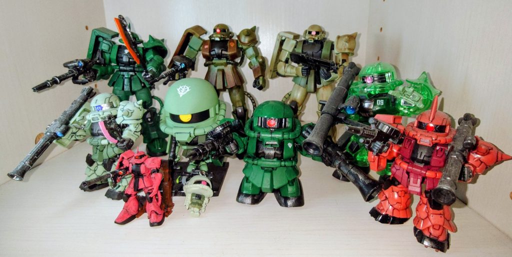 手持ちのザクを10体集めましたHG、FG、Gフレーム、SDCS（クリア）、モビリティジョイント、BB戦士、ザクプラくん、チョコサプ…色んなザクがいて、それぞれの良さがありますね　ザクは基本のキ！　何体あってもいいですね！
