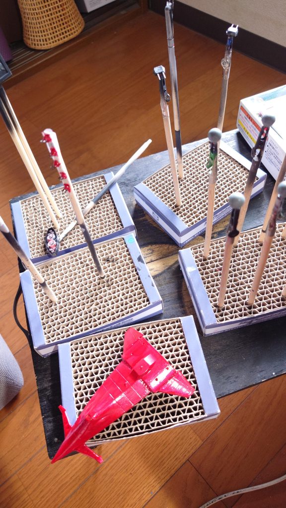 塗装はパーツ別に行いました 丁寧に作業しております! キット自体はムサイより遥かに簡単で、驚きました