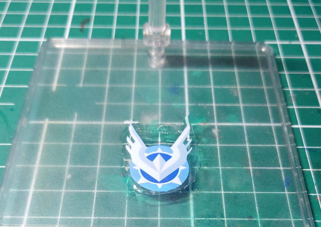 作品名：ガンプラのディスプレイベースを飾る<p>　近所のローソンに、ガンプラパッケージ缶のラムネが売ってまして、３個で1900円也 　パッケージ缶自体はやや大きめのマッチ箱くらい　若い方はマッチ箱というてもピンとこないですよね　笑 　中身のラムネはビミョー…　でも袋に […]</p>
