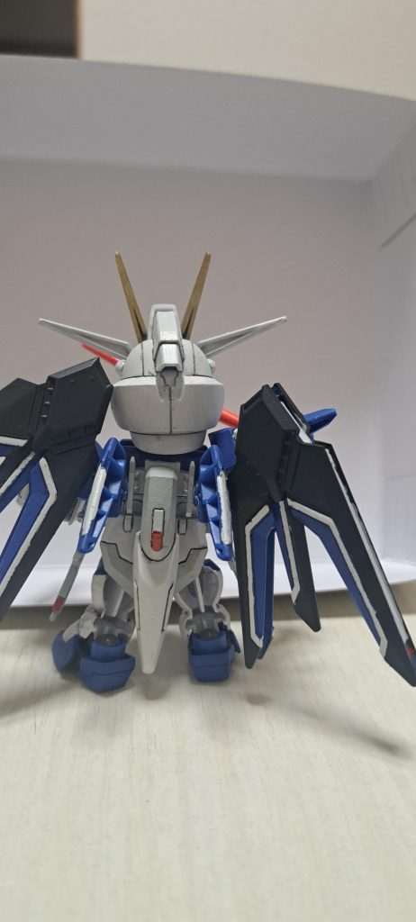 背中。唯一ウイングの塗り分けが苦労かな。老眼なので。