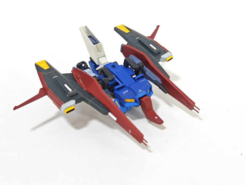 本機体は2機に分離する。上半身を構成するAパーツファイター