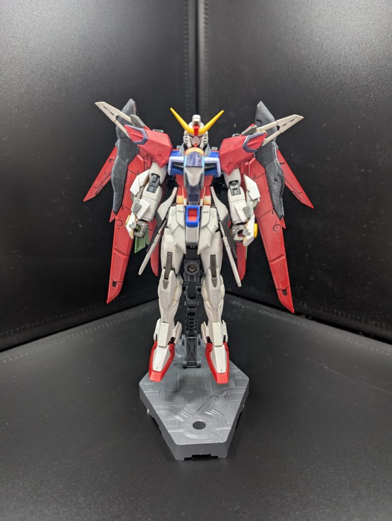 HGCEデスティニー、RGデスティニー、HGイモータルをメインにミキシング。腰と太腿を数ミリ延長。
