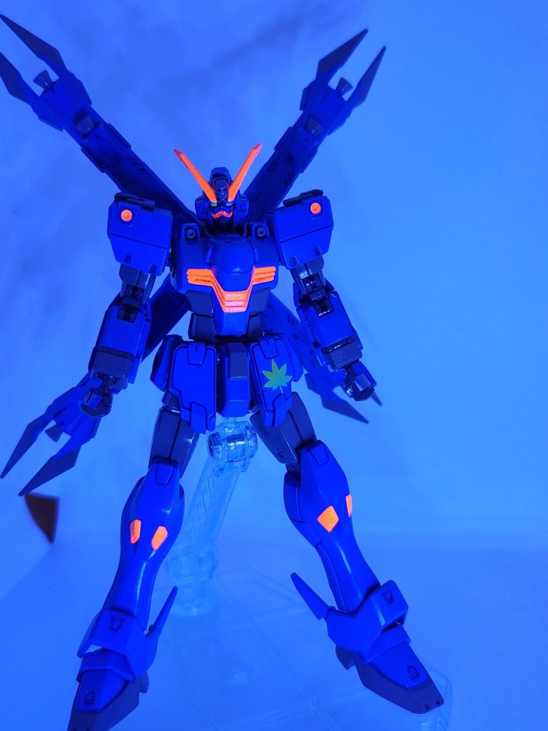 フェイスオープンパーツ等1部はファレホの蛍光カラーを使ってるのでブラックライトで光ります