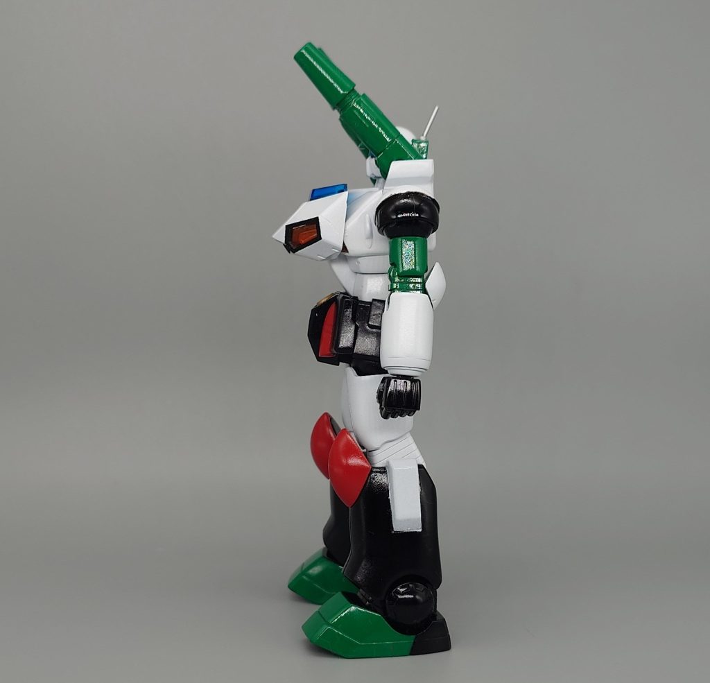 胸は接着しているので外せません