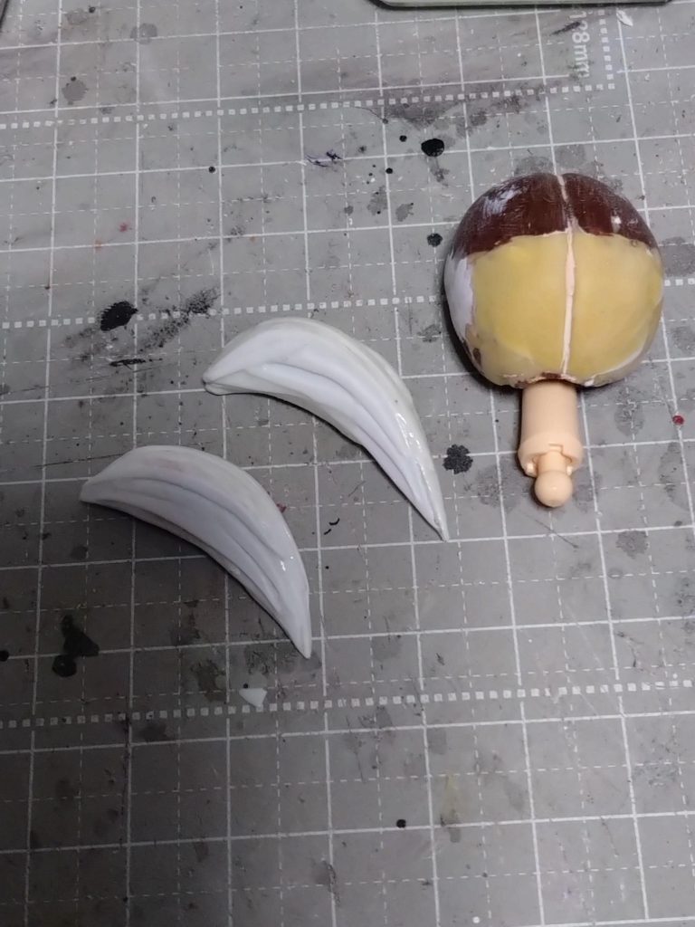 後の髪が大きくし過ぎてバランス悪かったので小さく作り直し。