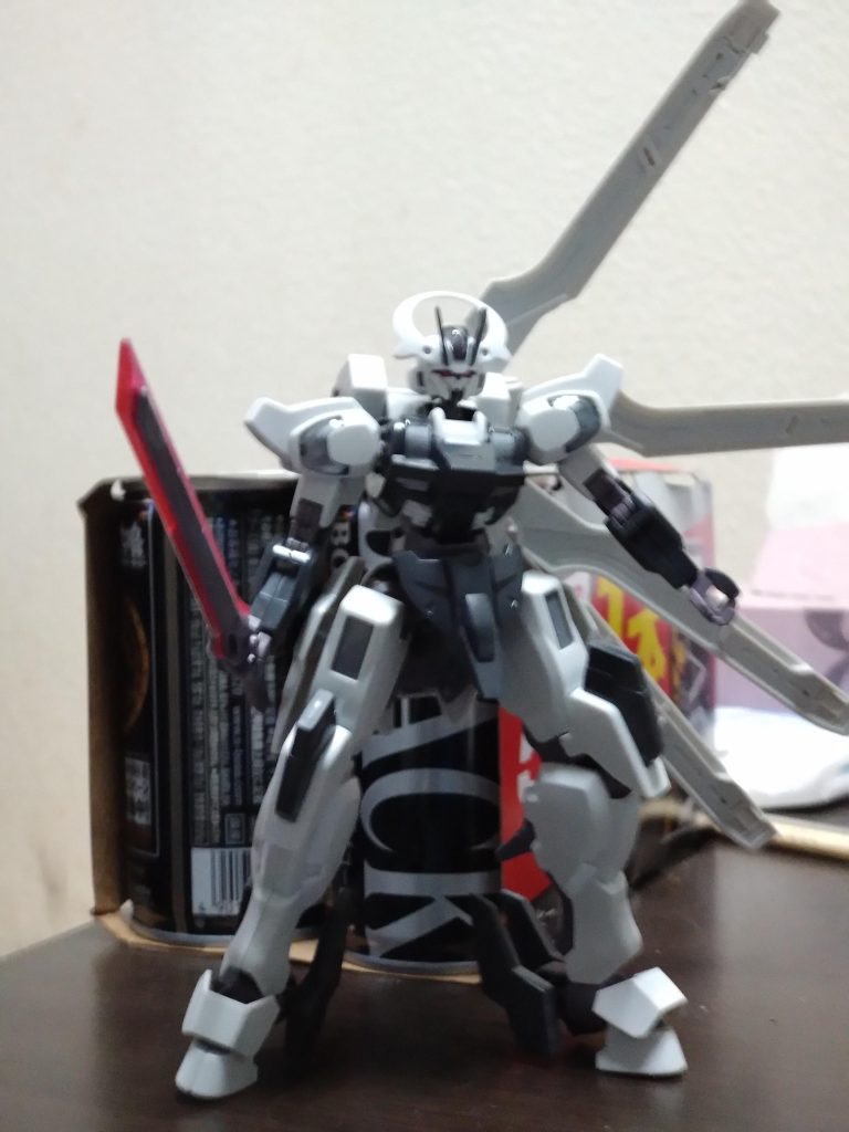 作品名：<p>去年かっこいいなぁと思い買いましたが家にいると作らなそうなので出張先に持ってきて組みました。 完成してみると、それほどカッコよくないのかも　🤔 週末はまた先週の続き進めたいです。</p>
