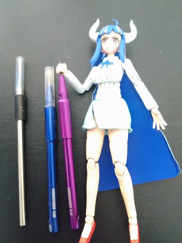 そして苦手だったスジボリですが、はじめは安物だったり左側のストレートのやつ等使ってましたが上手くできずでしたが写真のハイキューパーツのラインスクライバーを購入。私にあっていたのかペンのように軽く持ててとても使いやすく感じました。スジボリ苦手な方は自分に合った道具もあるのかもですね。