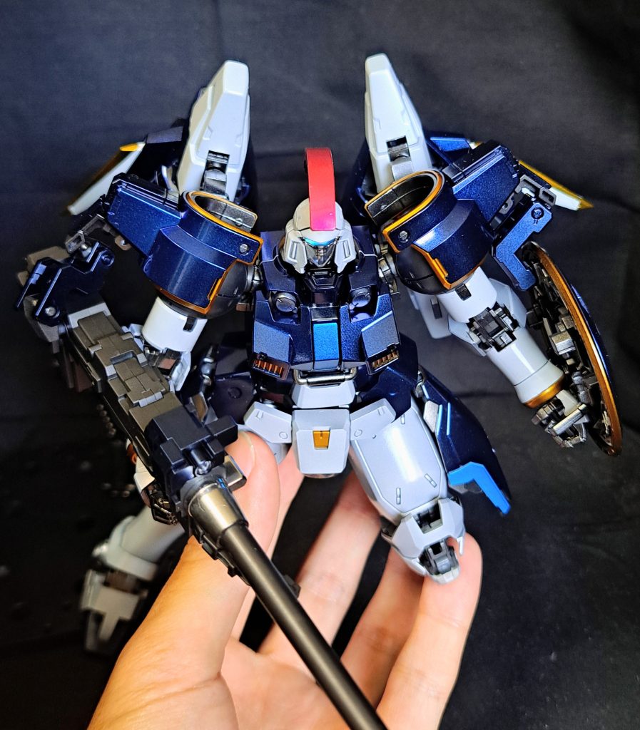 本体が重くアクションベースが耐えなかったので、手持ちでポージングしました笑