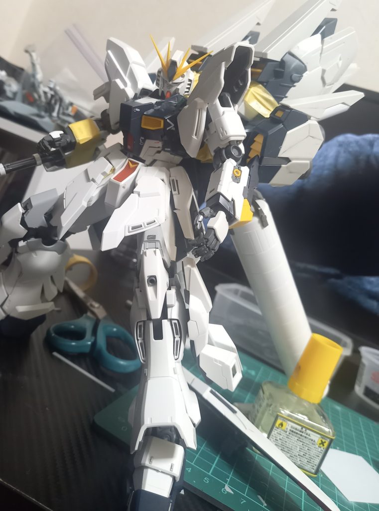 ある程度の仮組とディティール追加、この時点で派手なポージングは諦めてます。