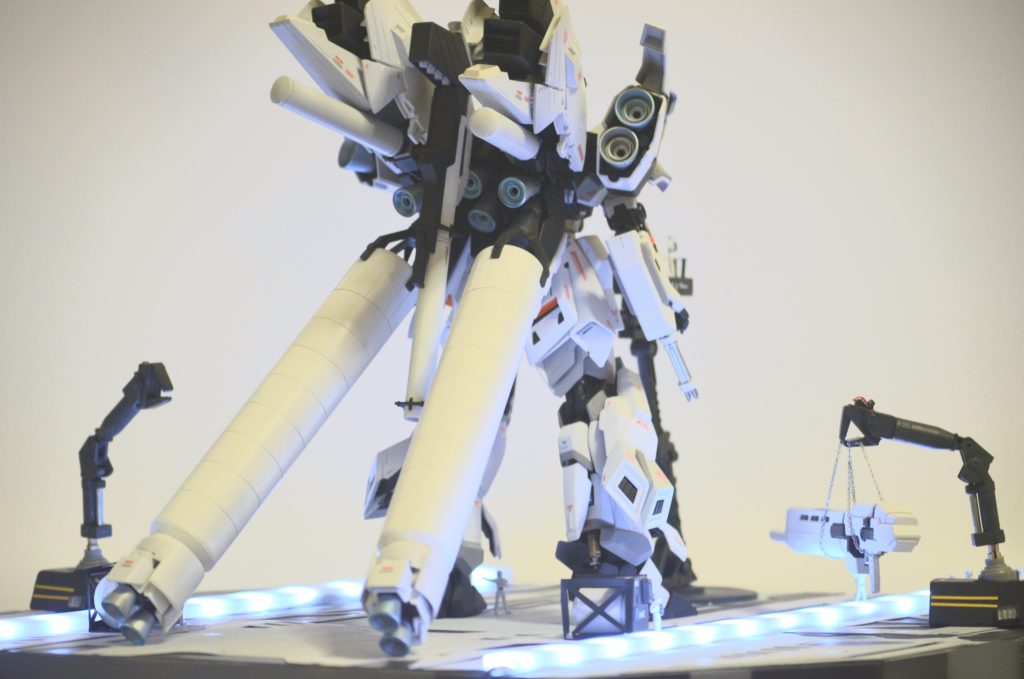 スラスターを増やしすぎて空中分解しそうですがまぁロマンとして…