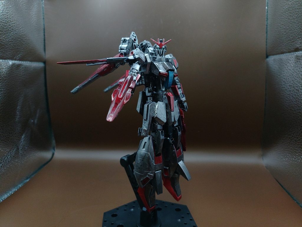 ◯アクションGMⅡはムーバブルフレームやバイオセンサー等、試験的だった技術を正式に初めて取り入れた高性能機であり、サブユニットを装備して運用する事を前提としているが、本体だけでも非常に戦力になるため、後に本体が完成したタイミングで強奪事件がおこる。変形する事と、余計なエネルギーを温存するためにビームライフルは通常装備から廃止し、小型のライフルを二丁装備する。背部には主翼と一体となったハイパーメガランチャーを装備し、本機の火力を底上げしている。