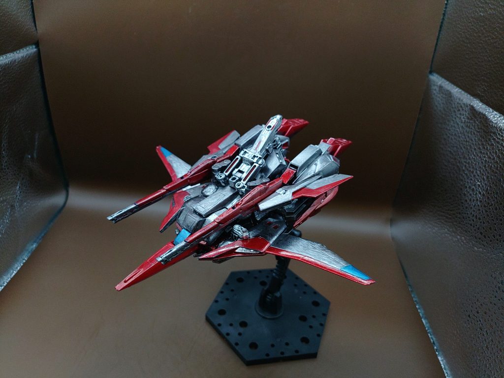 ◯有重力下飛行モード羽を広げた大気中での飛行で揚力を存分に生かした形態。Zガンダムの主翼を大きく広げる事で、揚力を大きく活かす安定した飛行が出来、非戦闘時においての巡航で活躍する。その速度は大気中においてマッハ5以上となり、地球を6.5時間程度で1周する事も容易である。