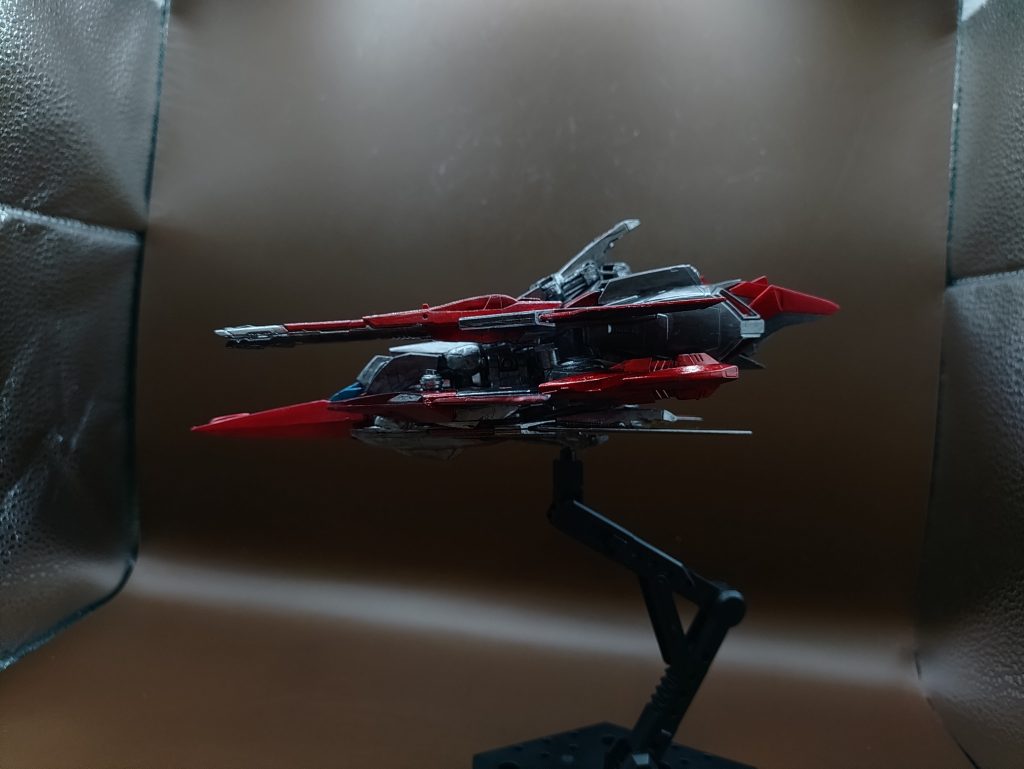 ◯サイドWRによる恩恵を得るため、機体下部は平たいボードのような形状になり、本体も折りたたむことで、高速な巡航を可能とする。