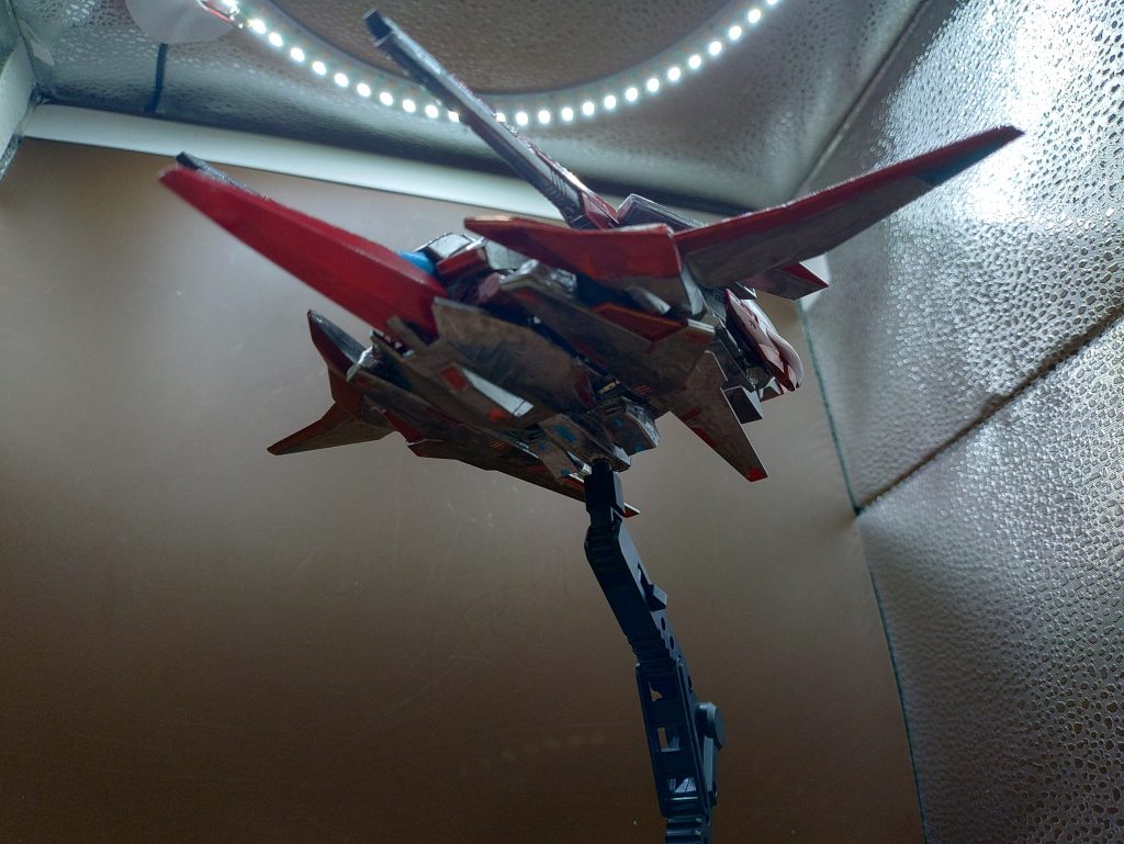 ◯アクション本機はサブユニットとドッキングした状態で変形する事によって、サブユニットの特性を生かす事が可能となる。量産型ではなく、一騎当千のフラッグシップ開発されたため、汎用性が求められたためにこのような換装式となった。