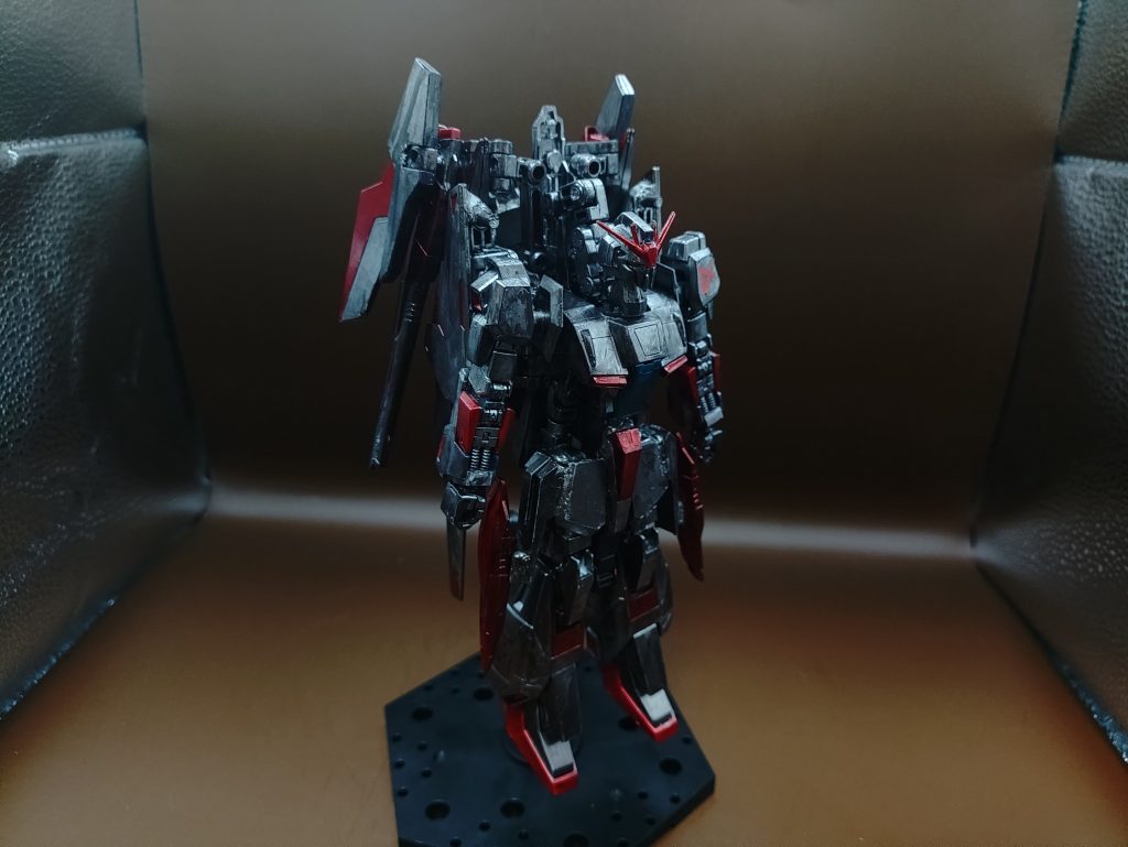 ◯Zガンダムコアユニット、サブユニットの2種で構成された、NT専用の可変式MS。コアユニットを呼びやすい呼称として、ガンダムの後継機であるマーク2と呼んでいるが、本来はこの合体された状態が完成形であり、これをZガンダムと呼ぶ。大気圏内において、ドッキングした状態でのMS形態では空力的に長時間の飛行は出来ないが、宇宙空間においてはこの通常形態が一番早いため、MS戦では分離による立体戦術をしないのであれば、この形態で出撃する。