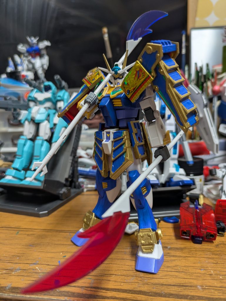 ナギナタラーガンダムとラーガンダム壱型の2本を背部にマウントを増やして持たせてる