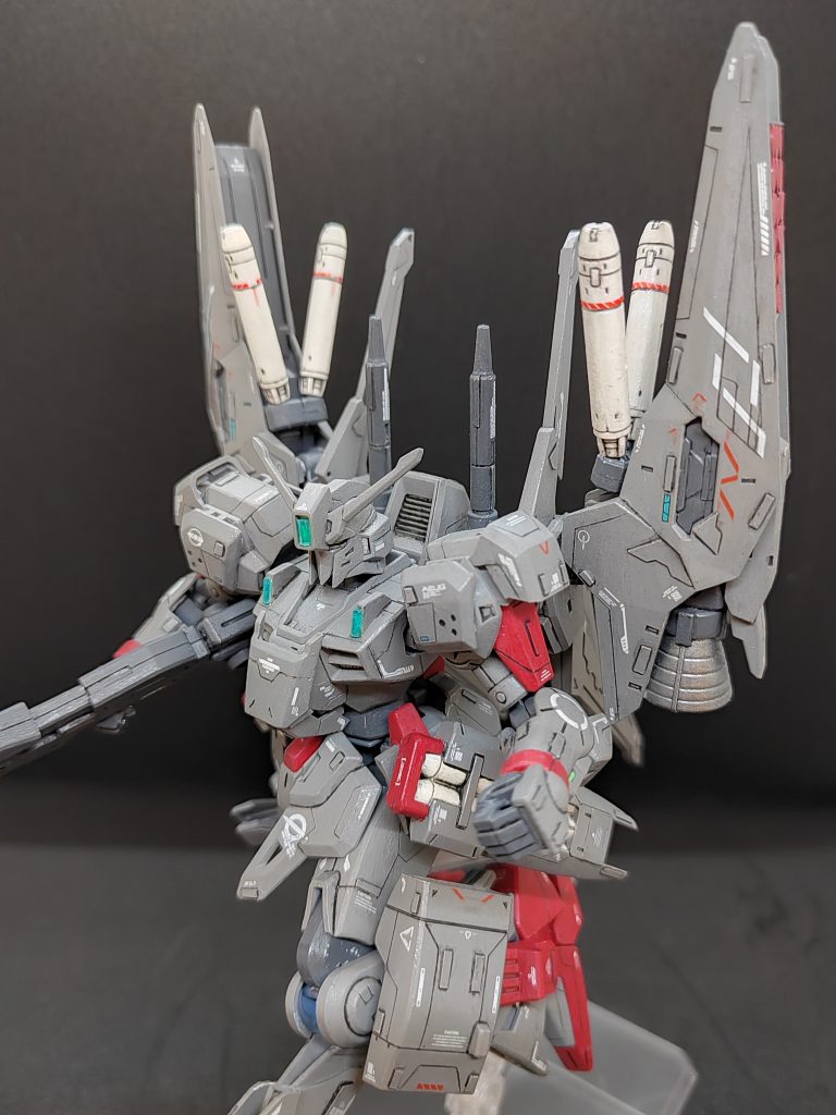 ズームアップしたやつ!でもね、自分で見るとミスとかムラが目に入って、ちょっと cringe するんだよね(笑)。どんなに頑張っても、まだまだスキル足りないな〜って毎回思い知らされる。ははは…。Zoomed in look. But I cringe when I spot the mistakes and inconsistencies on the kit. No matter how hard I try, I am constantly reminded my lack of skils. Haha...