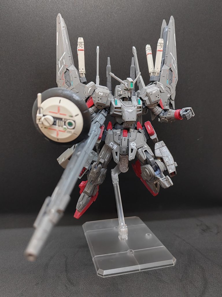 この写真でダイナミックなポーズを狙ってみたんだけど、結局けっこう普通になっちゃった(笑)。でもまぁ、ディテールはちゃんと見えるから良しとするか!I tried to capture a dynamic pose with this picture. But it ended up quite normal. But at least the details can be seen.