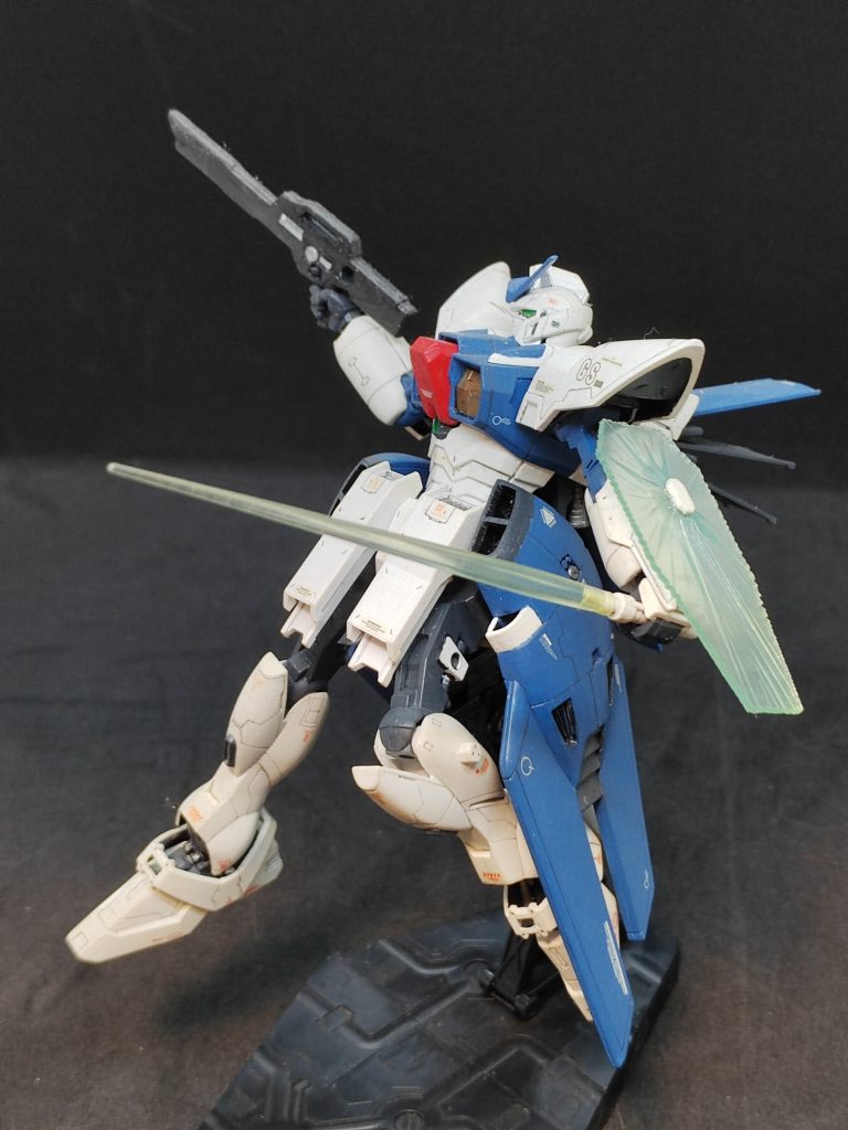 実はね、スジ彫りのラインにスミ入れ用のインクも塗料も使ってないんだよ!もう何したか、だいたい想像つくでしょ?😏正直、思ってたよりずっといい仕上がりになってビックリ!まだまだ俺にも希望はあるな〜って感じだね(笑)。Did you know I didn't use panel lining ink or paint for the panel lines?I'm sure you can guess by now what I did. Frankly, it turned out better than expected. So there is still hope for me after all! Haha...