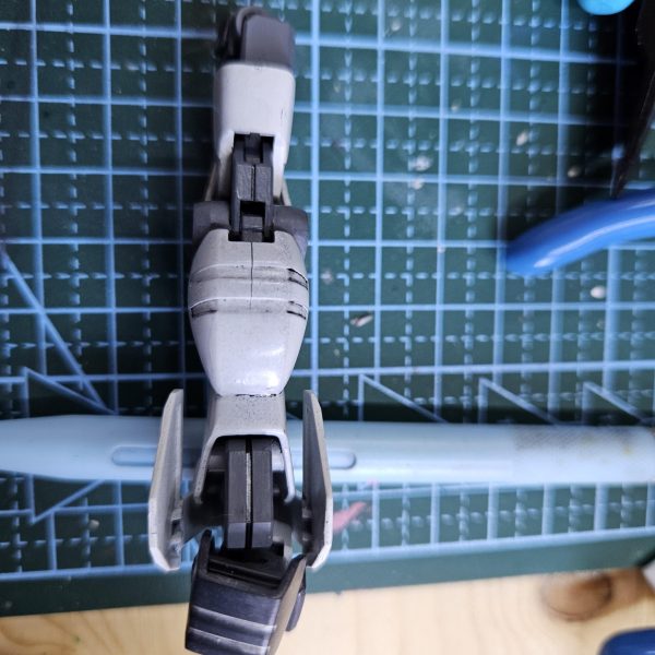 最近この子作ってます後ハメが上手くできなかったせいで脛が割れましたデカールでなんとか誤魔化してます（2枚目）