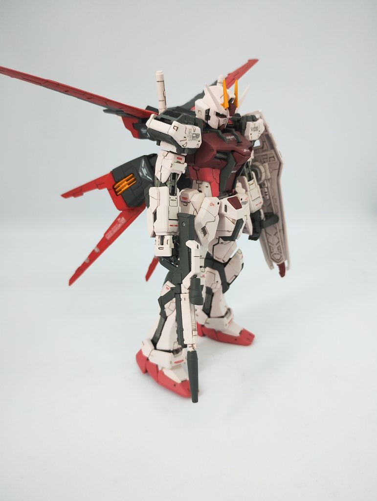 MG、EGとストライク作っているので、今回はストライクルージュに塗ってみようと。