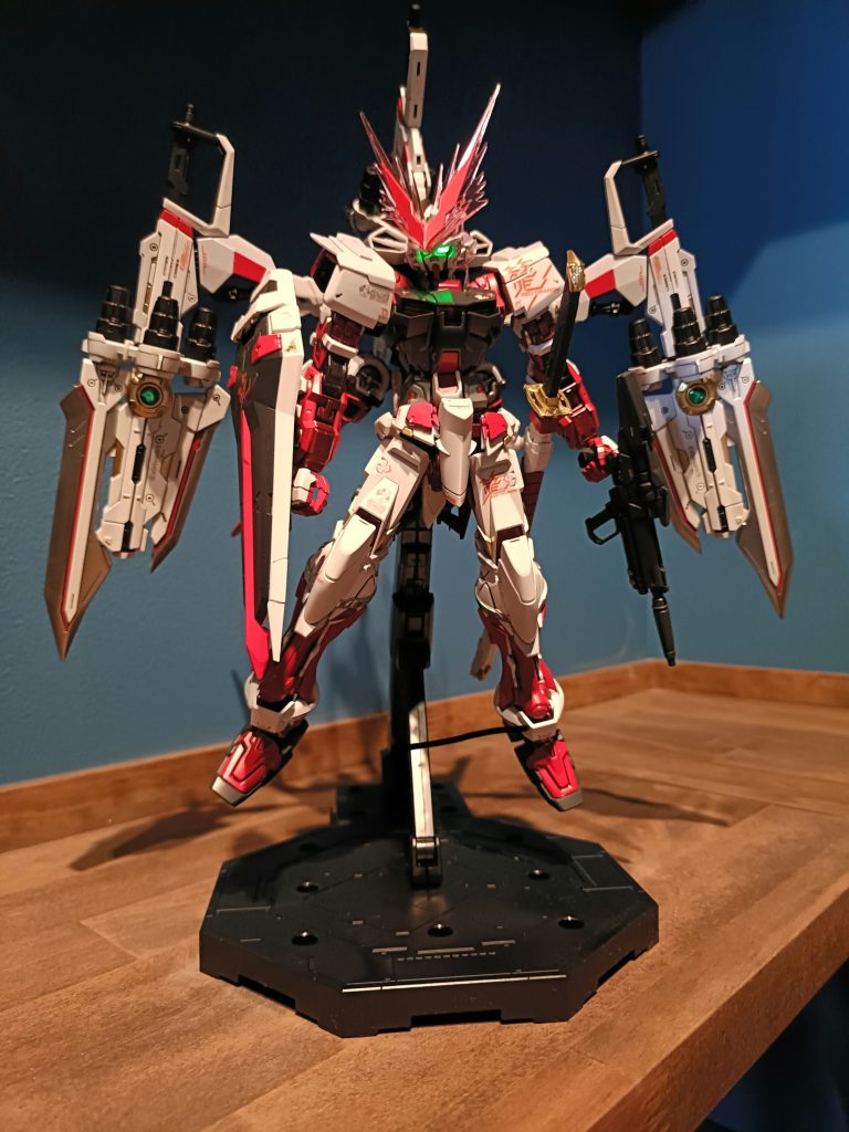 LEDはマグネット式で簡単に光ます。