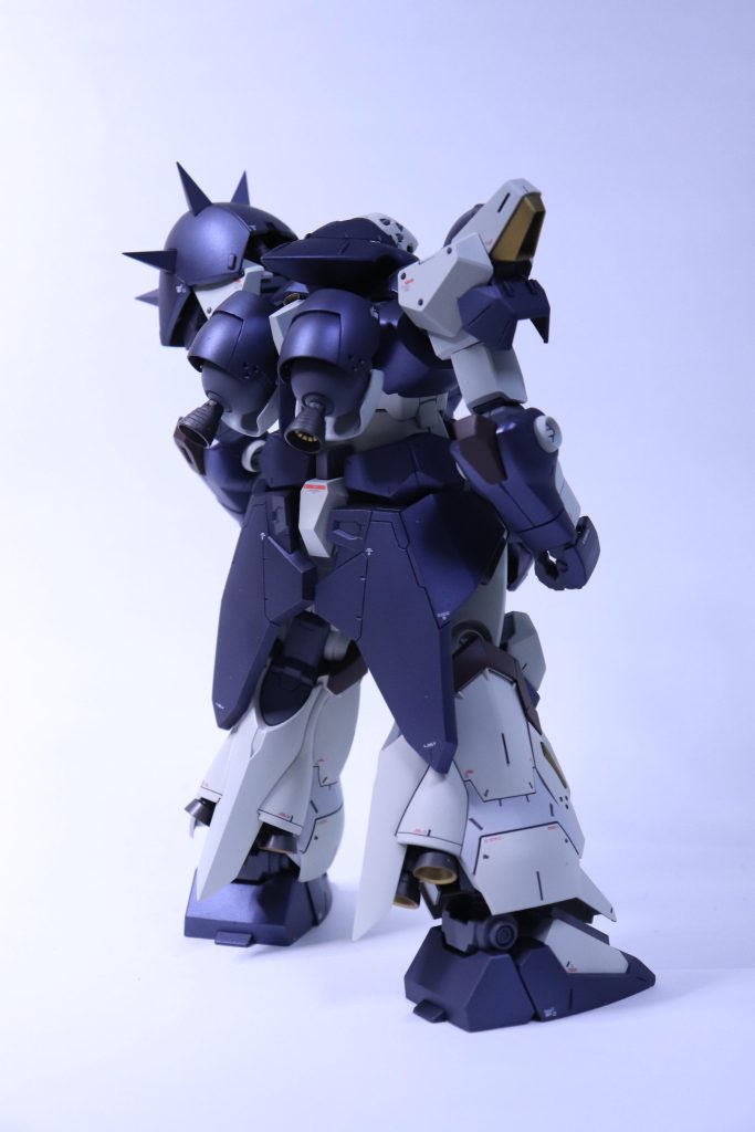 右肩は2mmプラ板を前後に貼り足してます。(今回はこれがやりたかった)とてもメリハリが出て、やってよかったです。