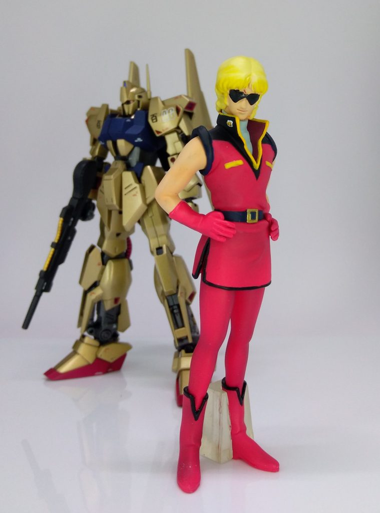 先日我が家のマウンテンサイクルから発掘したクワトロ大尉と2ショット。このクワトロ大尉は2006年発売のハロカプの1種ですが、買ったことすら忘れてました・・・😅