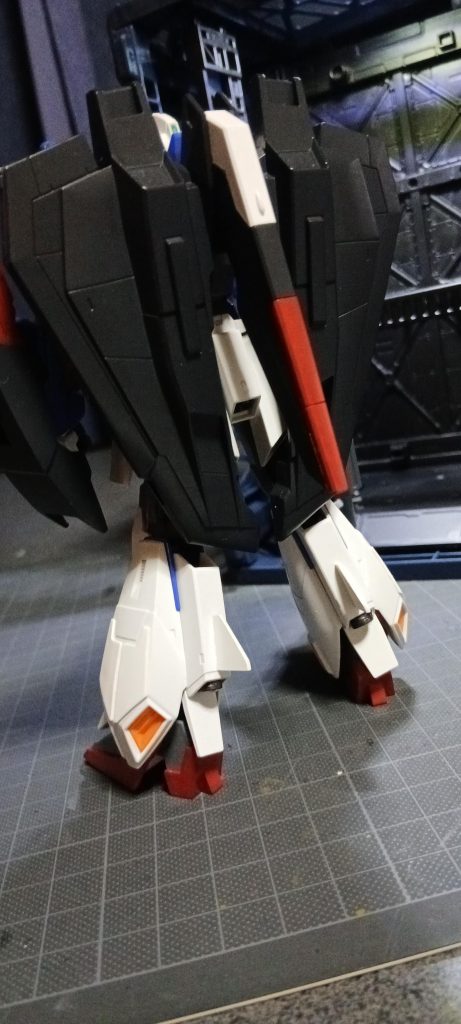 ということで、バックショットです。今回、アーマー部の塗り分けはやってません😅