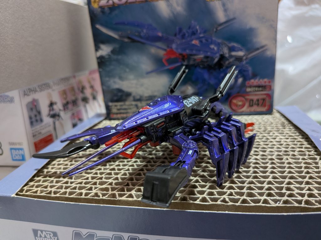 2025/10/28　追記製作していたゾイドの絶版キットのザリガニ型ゾイドのマッカーチス完成しました。ガイロス帝国軍最強の鉄竜騎兵団（アイゼンドラグーン）所属（後のネオ・ゼネバス帝国）所属の戦力になるSSゾイドです。塗装はメタリックパープル、国鉄色のみです