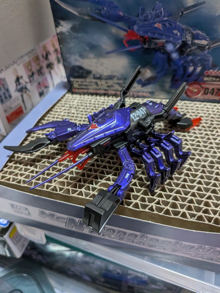 SSゾイドながら中型機を凌ぐ戦闘力を秘めてる優れたゾイドです。次回作る絶版ゾイドは同じく鉄竜騎兵団所属のディロフォース予定です。