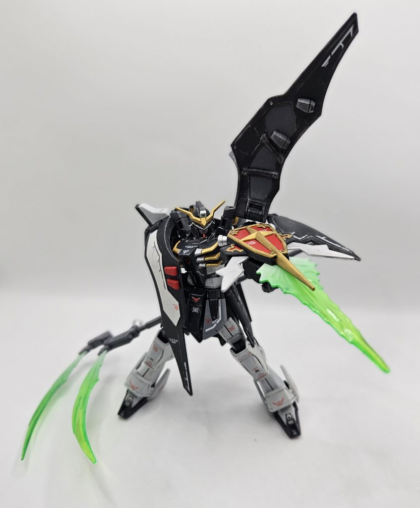 バスターシールドEW版との違いとしてアクティブクロークの展開においては自由度が少し高く一部だけ開いたアクションポーズも取れます