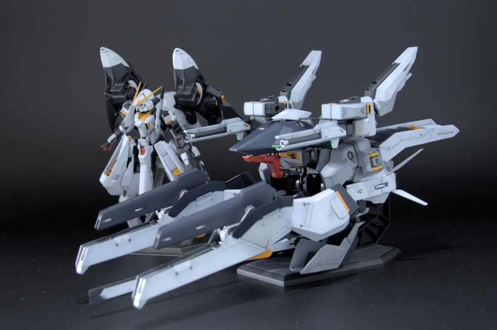 塗装剥げ覚悟の変形。分解・組み換え変形なのでそこまで複雑ではなかったです。