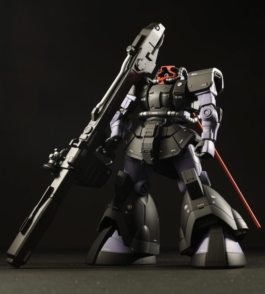 ビームバズーカ装備。デカすぎて上手く保持できないのでポーズには向きませんが、ロマンいっぱいでカッコいいです。