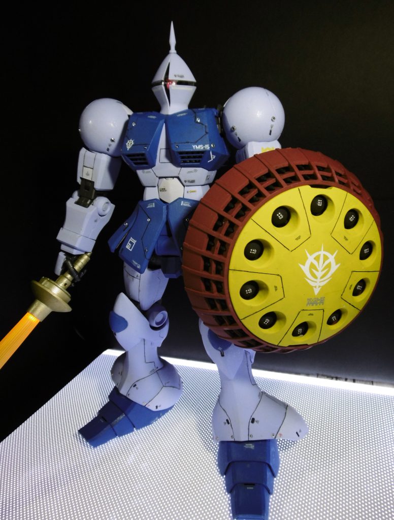 既存モールドを彫り直してから、全体的にスジボリを追加し、要所に金属パーツを埋め込んでディテールアップしました。塗装はラッカー塗料を筆塗りしています。