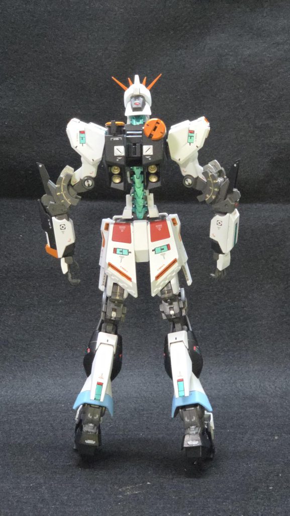 背骨パーツはプラバンから作成しました。