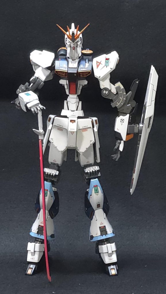 一番苦労した場所は、やはり、ツインスイング関節ですが、再現は無理でしたので、それっぽく仕上げました。それでも関節は両手両足3回作り直しました。