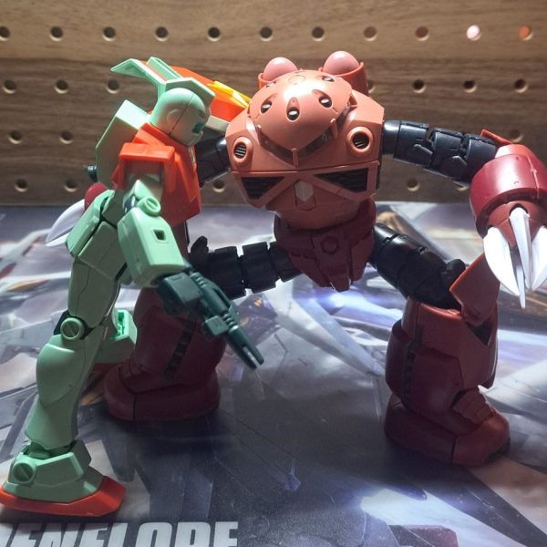 シャア専用ズゴックにやられるジム