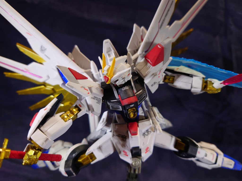 腹に食らった斬撃もちゃんと入れました。 次は同じく積んであってブラックナイトスコードカルラを作成して、劇中クライマックスの決着シーンを再現していきます！