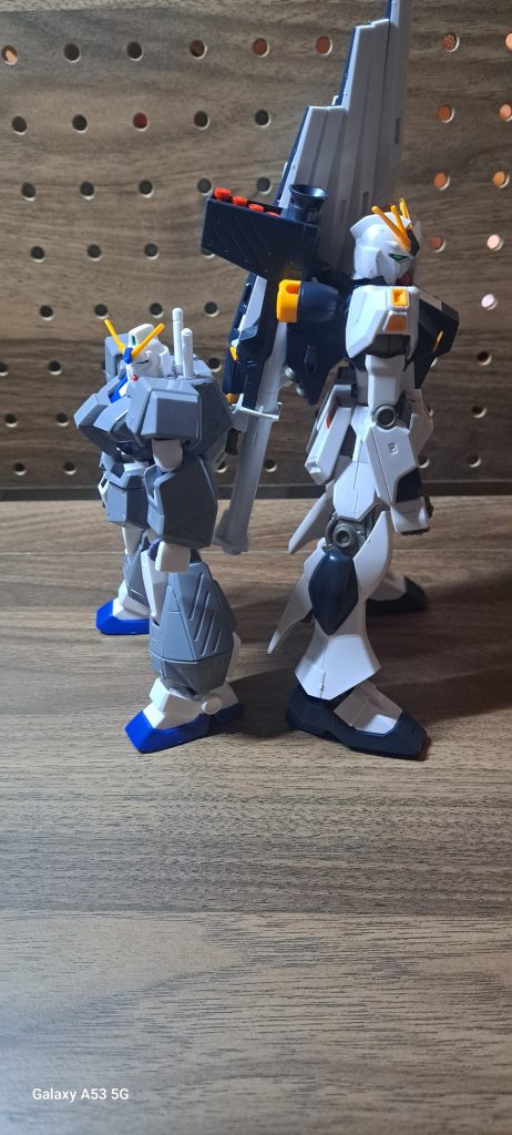 ニューガンダムとアレックスチョバムアーマー