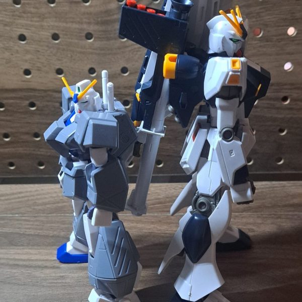 ニューガンダムとアレックスチョバムアーマー