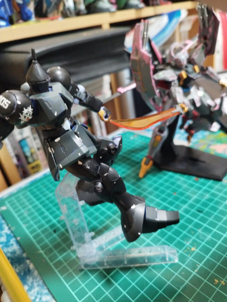 筋彫りはスカート足、腹部に入れています2回目のスジボリだったので上手くできなくて反省、次に活かせたいいですね