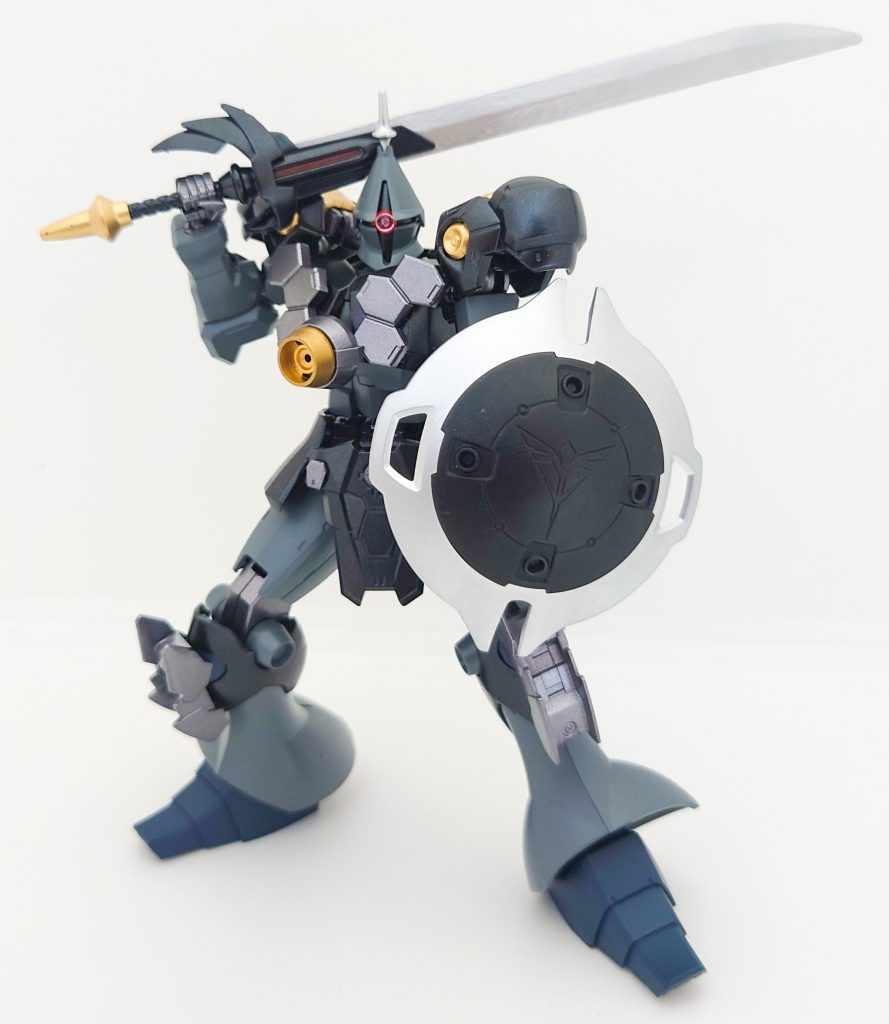 ギャンなので、やはり剣と盾を装備させてみました。