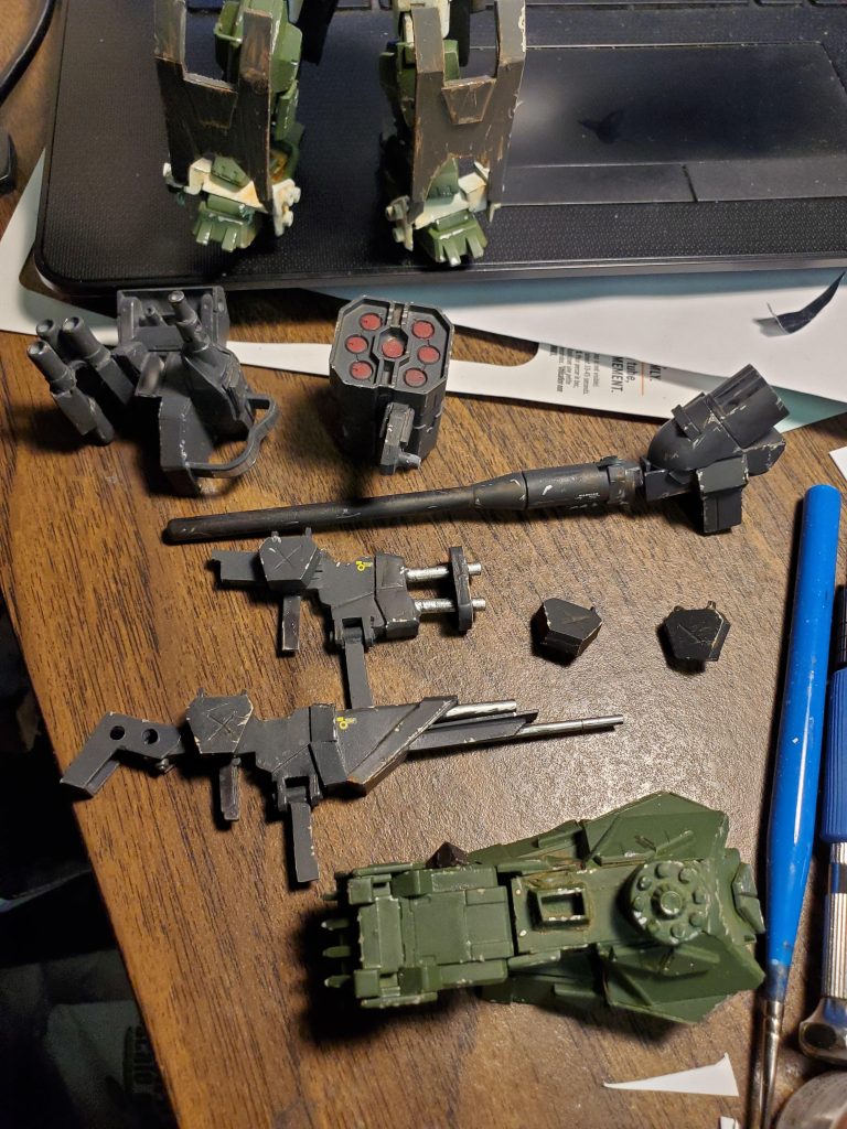 武器はスクラッチしたものもありますが、他はガンタンクのジャンクパーツ、シールドのアーム部分はこれは使えると思い購入した他社のサポートパーツ用キットです。思ったよりインパクトの大きい武器になってしまいましたが😅