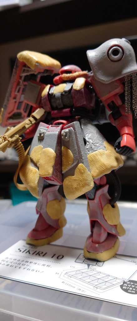 塗装前。ツィメリットコーティングは軟膏の蓋をパテに押し当てて作りました。個人的にスジ彫りやプラ板を切り貼りするディテールアップは苦手なので、溶きパテやツィメリットコーティングでのテクスチャ表現で密度感を高めています。